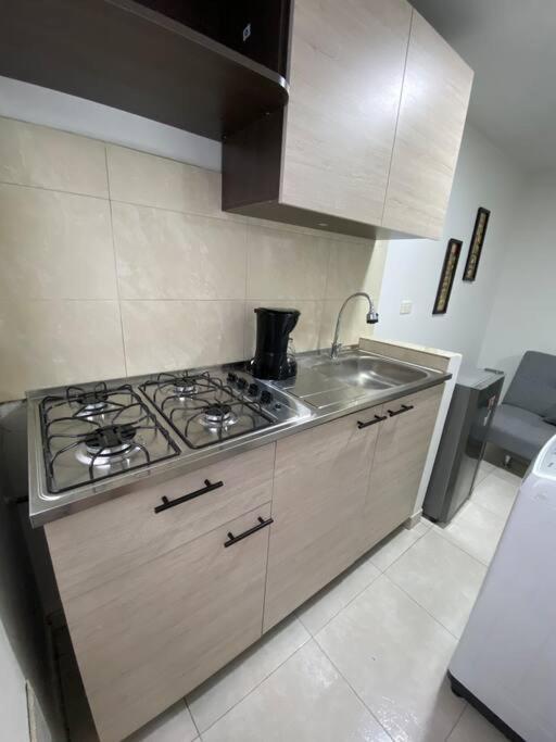 Hermoso Apto Cerca Al Aeropuerto Appartement *